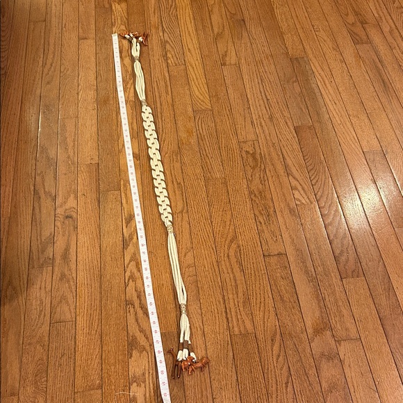 VTG Women’s Braided Rope Belt Cream & Brown Wooden Animal Charms Lion Giraffe - Picture 3 of 8